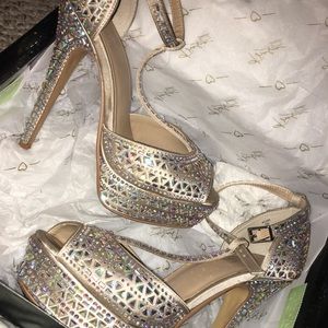 Thalia Sodi Pumps